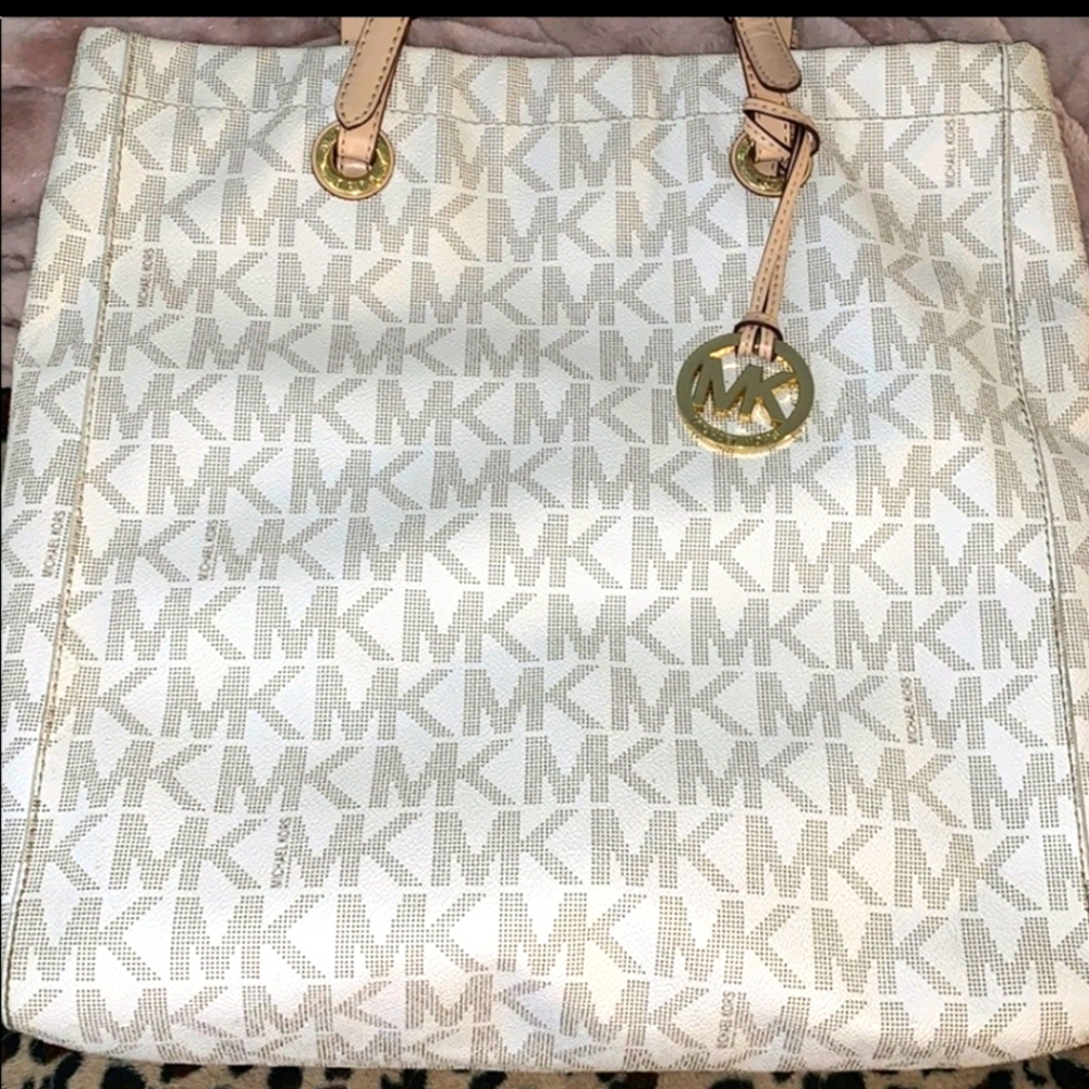 Great condition Michael Kors bag